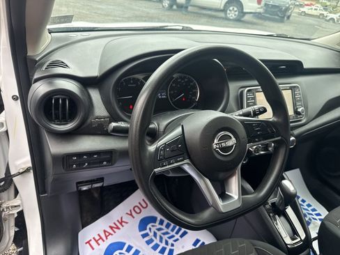 Used 2022 Nissan Kicks S image 15