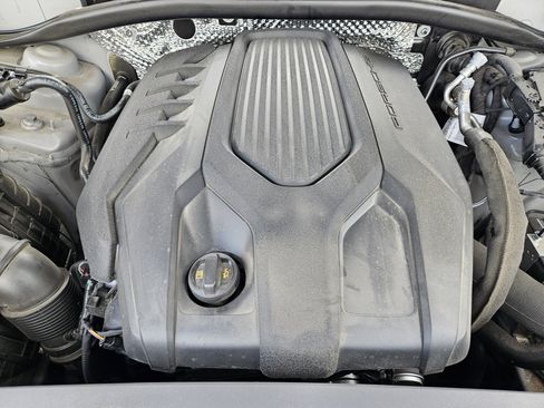 Certified 2023 Porsche Macan Turbo image 30