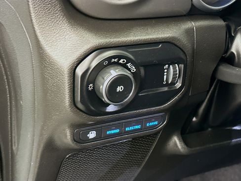 Used 2023 Jeep Wrangler Unlimited image 17