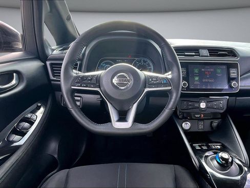 Used 2020 Nissan Leaf SV w/ SV Technology Package FWD image 9