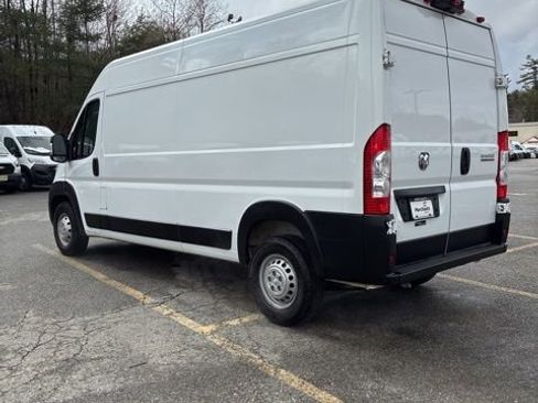 Used 2024 RAM ProMaster 2500 w/ Convenience Group FWD image 5