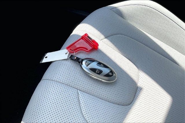 Used 2024 Hyundai Elantra Limited FWD image 11