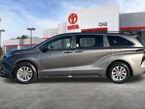 Used 2024 Toyota Sienna XLE w/ XLE Plus Package FWD image 9