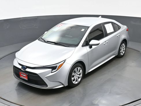Used 2025 Toyota Corolla LE FWD image 34