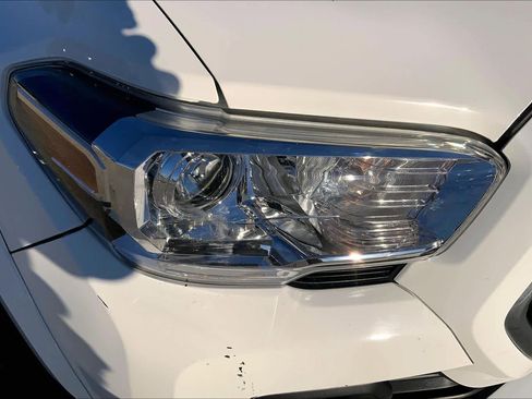 Used 2022 Toyota Tacoma SR5 image 25