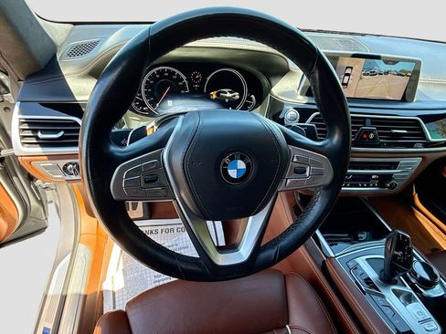 Used 2018 BMW 750i image 40