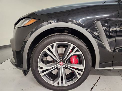 Used 2022 Jaguar F-PACE SVR image 11