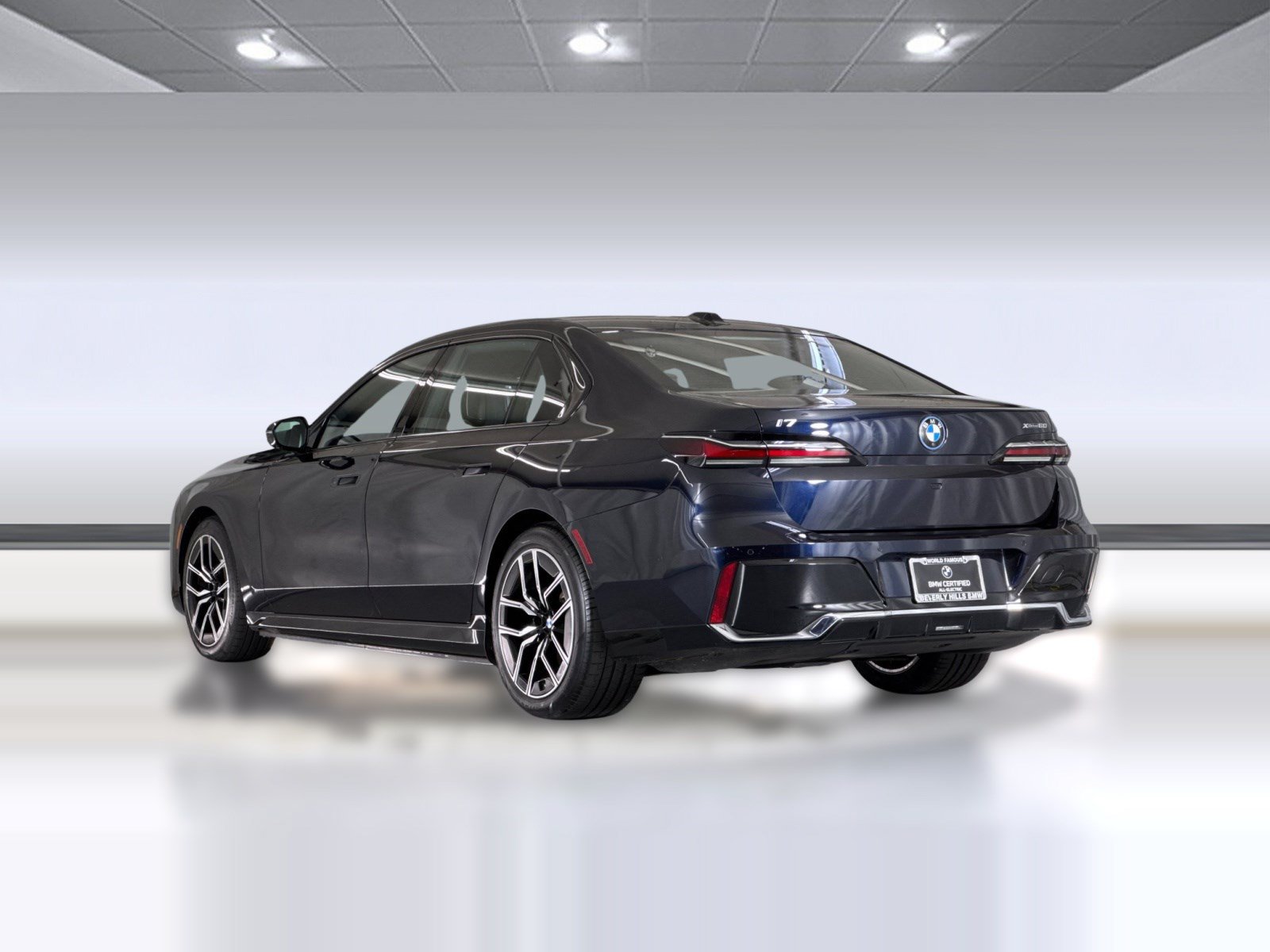 Certified 2023 BMW i7 xDrive60 AWD/4WD image 3