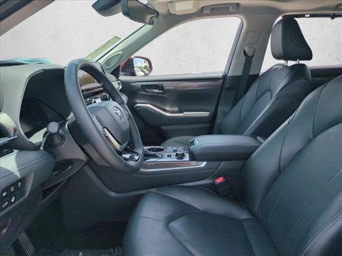 Certified 2025 Toyota Highlander Limited AWD/4WD image 16