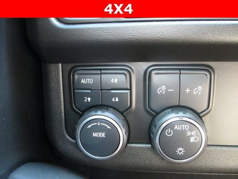 Used 2023 Chevrolet Suburban High Country image 19