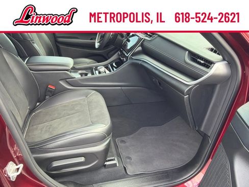 Used 2025 Jeep Grand Cherokee L Laredo AWD/4WD image 6