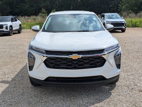 New 2026 Chevrolet Trax LS w/ LS Convenience Package FWD image 6