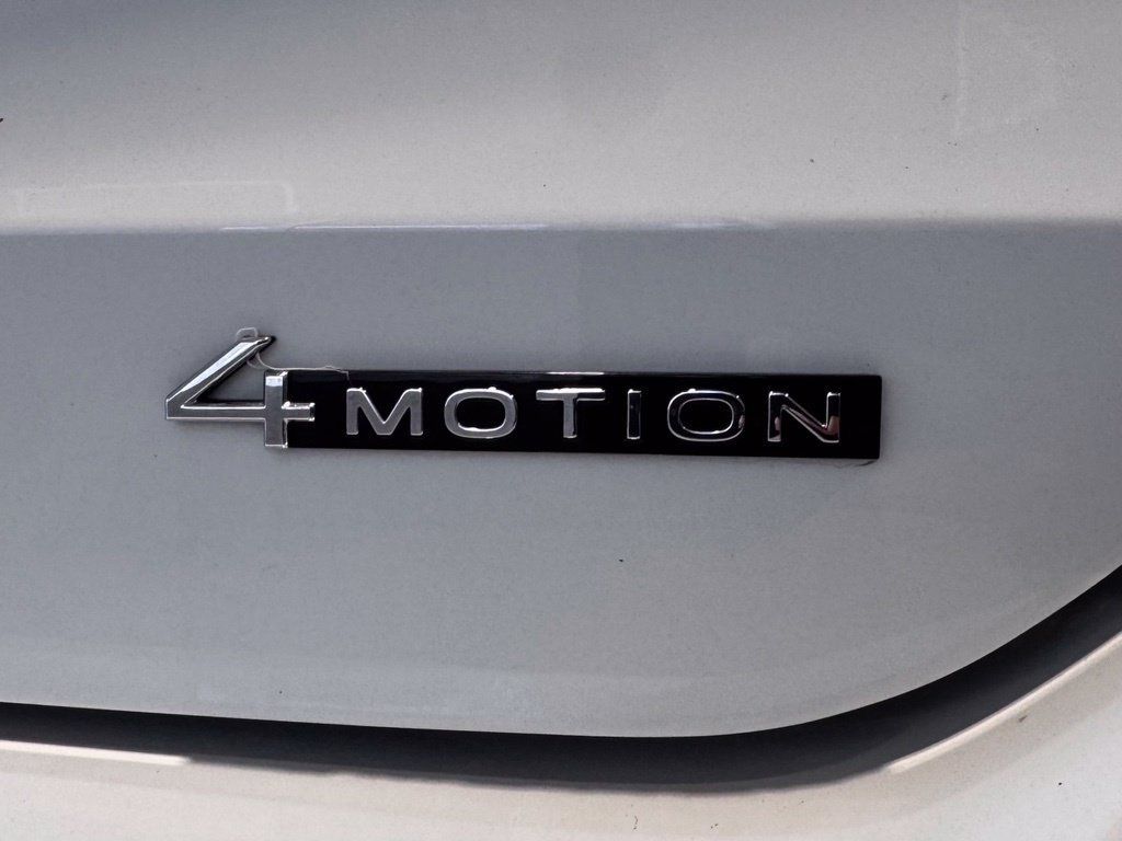 Used 2025 Volkswagen Taos SE AWD/4WD image 7