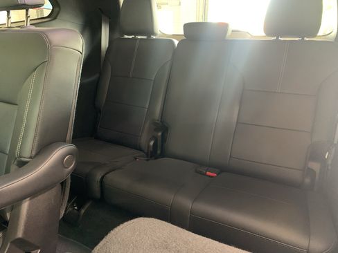 Used 2026 GMC Acadia Elevation w/ Elevation Premium Package FWD image 16