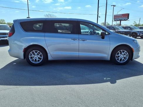Used 2024 Chrysler Voyager LX FWD image 11