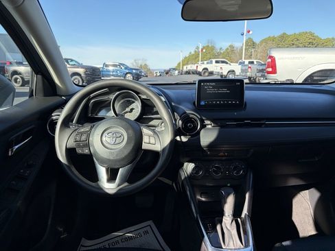 Used 2017 Toyota Yaris iA image 13