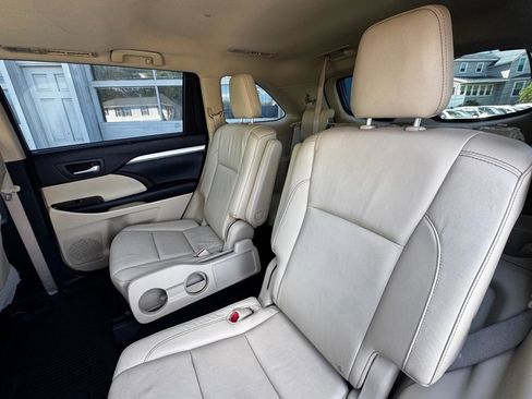 Used 2015 Toyota Highlander XLE AWD/4WD image 12