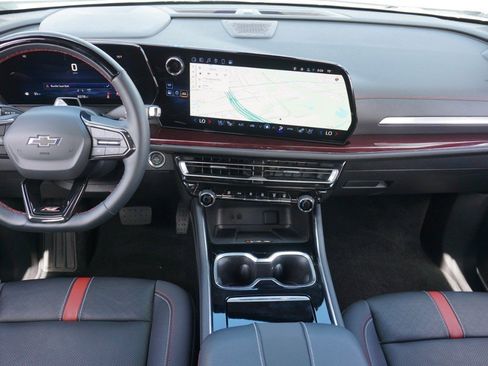 Used 2024 Chevrolet Traverse RS image 30