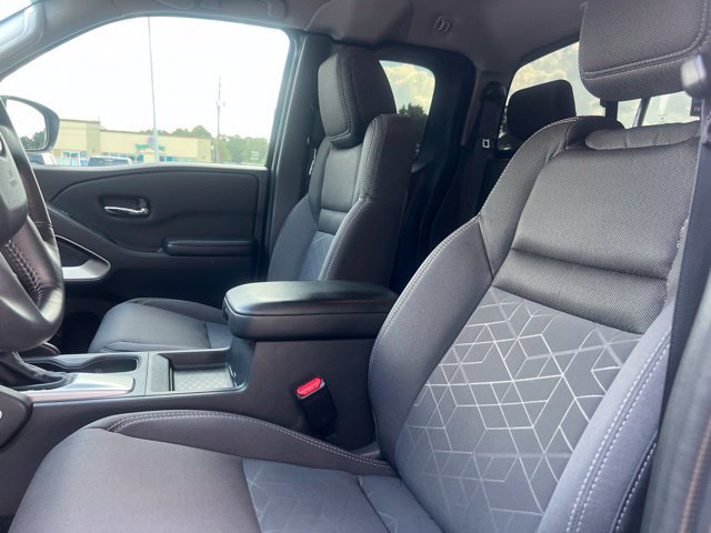 Used 2025 Nissan Frontier SV w/ SV Convenience Package RWD image 12