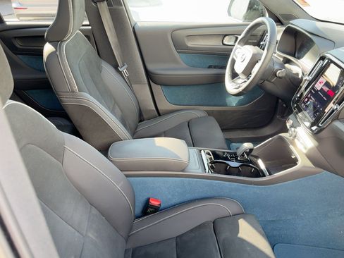 Certified 2023 Volvo XC40 Recharge Ultimate image 30