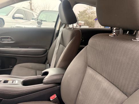Used 2017 Honda HR-V EX image 10