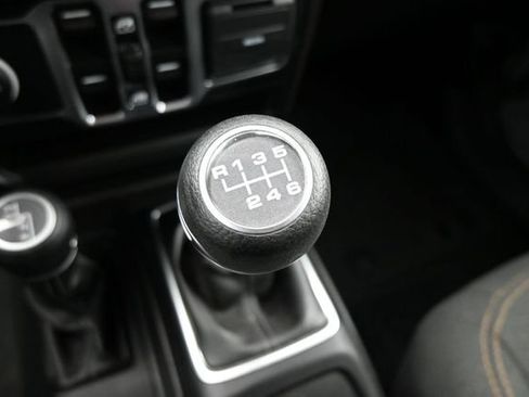 Used 2024 Jeep Gladiator Sport AWD/4WD image 19