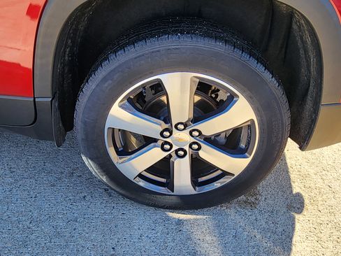 Used 2020 Chevrolet Traverse LT w/ LT Premium Package image 9