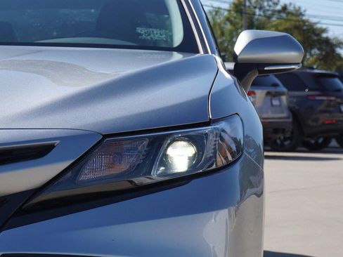Used 2022 Toyota Camry SE image 10
