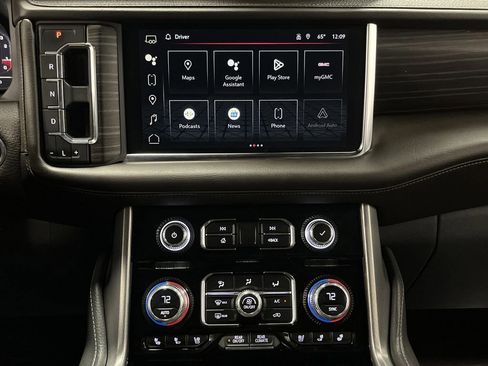 Used 2023 GMC Yukon XL Denali image 9