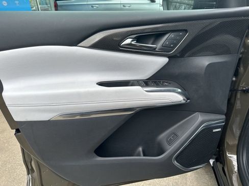 Used 2024 Chevrolet Traverse RS FWD image 23