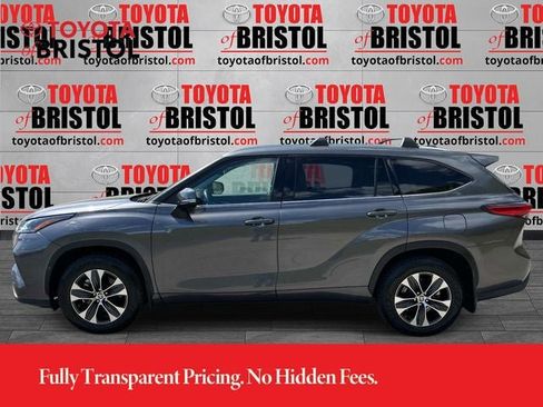 Used 2021 Toyota Highlander XLE AWD/4WD image 7