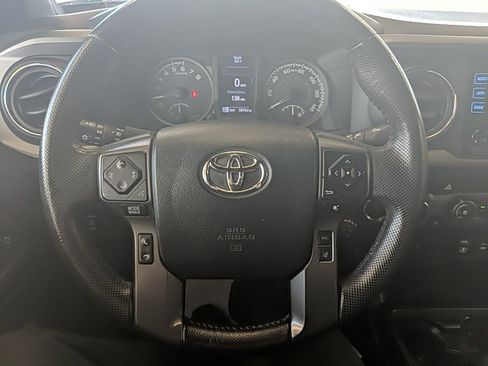 Used 2019 Toyota Tacoma TRD Sport image 17