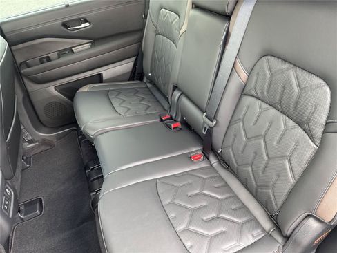 New 2026 Nissan Pathfinder Platinum w/ Cargo Package FWD image 31