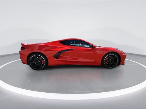 Used 2021 Chevrolet Corvette Stingray Coupe w/ Z51 Performance Package RWD image 9