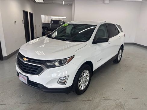 Used 2020 Chevrolet Equinox LS AWD/4WD image 3