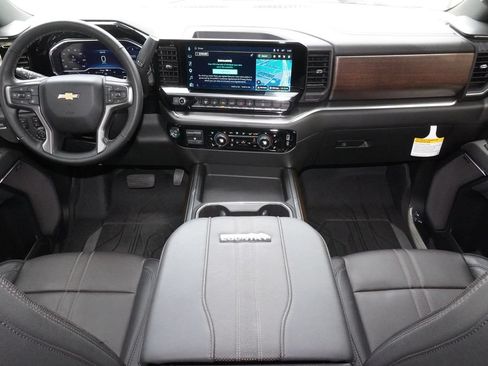 Used 2025 Chevrolet Silverado 2500 High Country w/ Technology Package AWD/4WD image 27