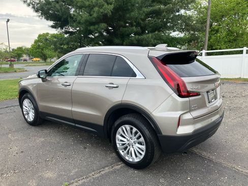 Used 2024 Cadillac XT4 Luxury w/ Cold Weather Package AWD/4WD image 4