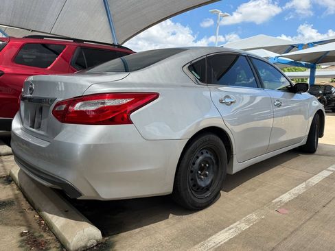 Used 2016 Nissan Altima 2.5 S w/ Power Driver Seat Package FWD image 5