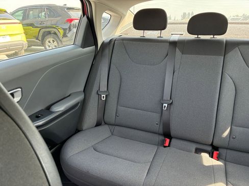 Used 2025 Kia K4 LXS image 38