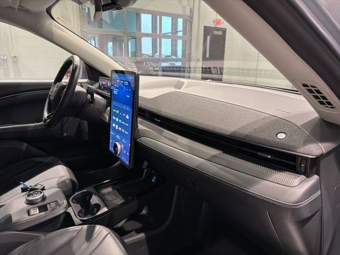 Used 2022 Ford Mustang Mach-E Premium image 32