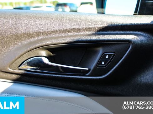 Used 2025 Chevrolet Trax LT w/ LT Convenience Package image 38