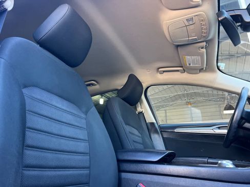 Used 2019 Ford Fusion SE image 17