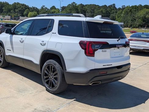 Used 2023 GMC Acadia SLE w/ Elevation Edition FWD image 6