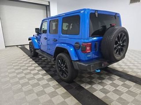Used 2023 Jeep Wrangler Unlimited Sahara w/ Cold Weather Group AWD/4WD image 6