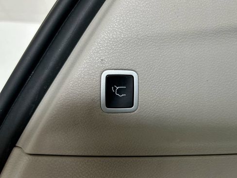 Used 2023 Chrysler Voyager LX FWD image 36