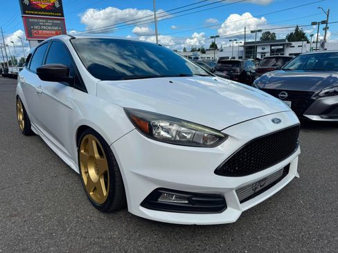 Used 2018 Ford Focus ST FWD image 8