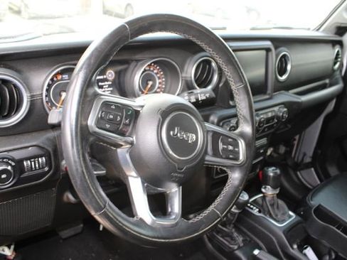 Used 2018 Jeep Wrangler Unlimited Sahara AWD/4WD image 6