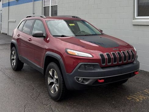 Used 2015 Jeep Cherokee Trailhawk w/ Comfort/Convenience Group AWD/4WD image 3