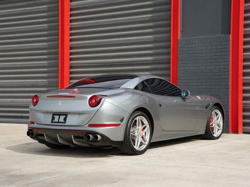 Used 2016 Ferrari California T image 7