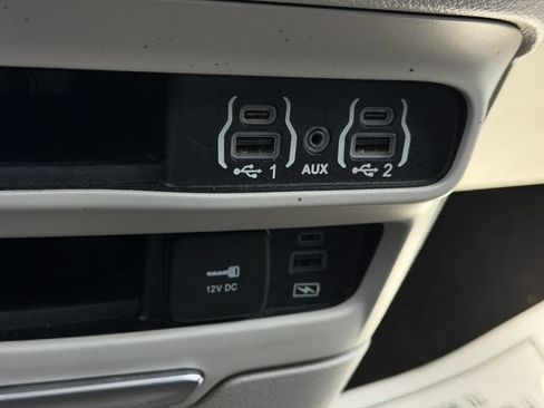 Used 2022 Chrysler Pacifica Touring-L FWD image 19